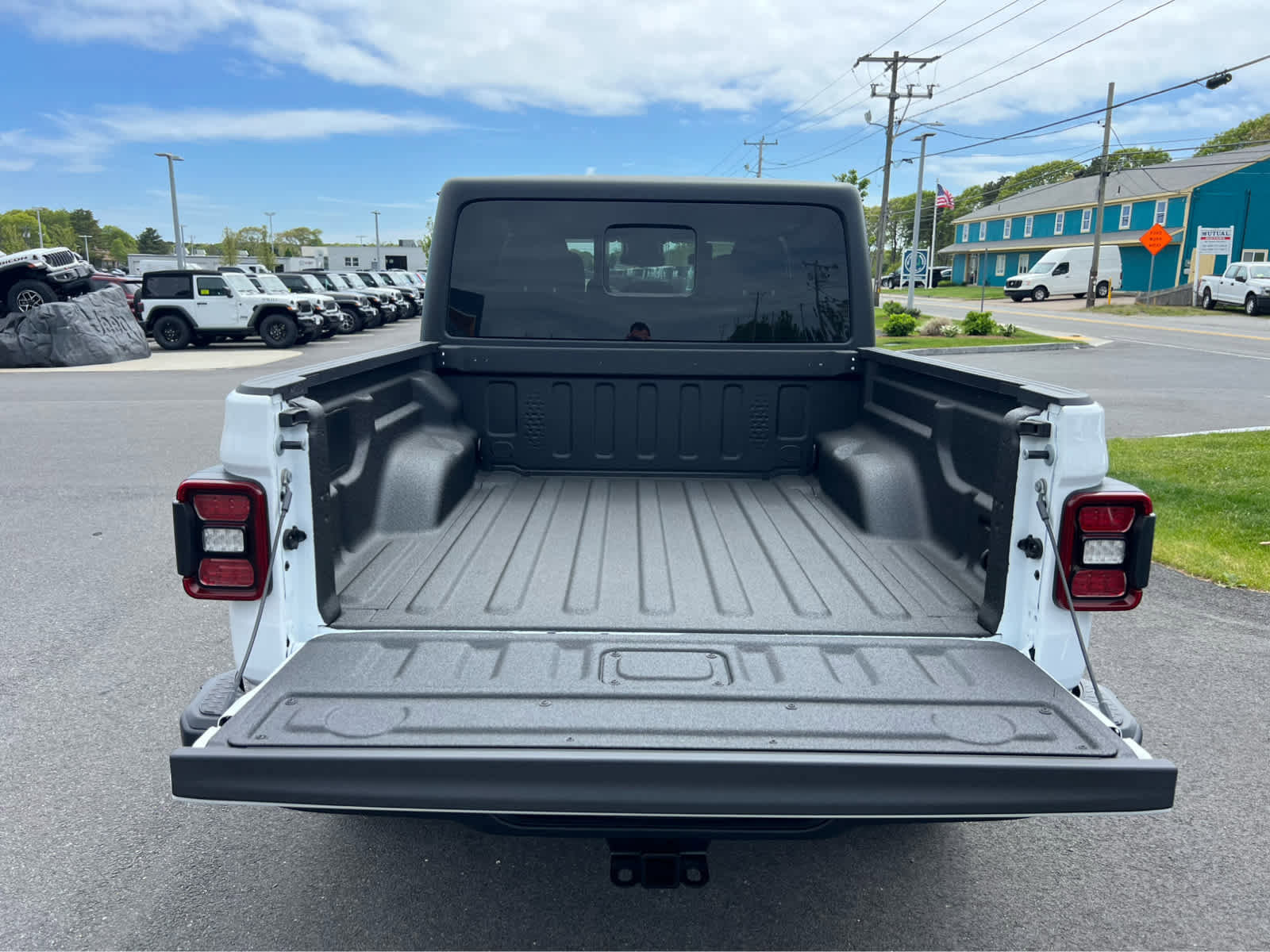 New 2025 Jeep Gladiator Sport image 7