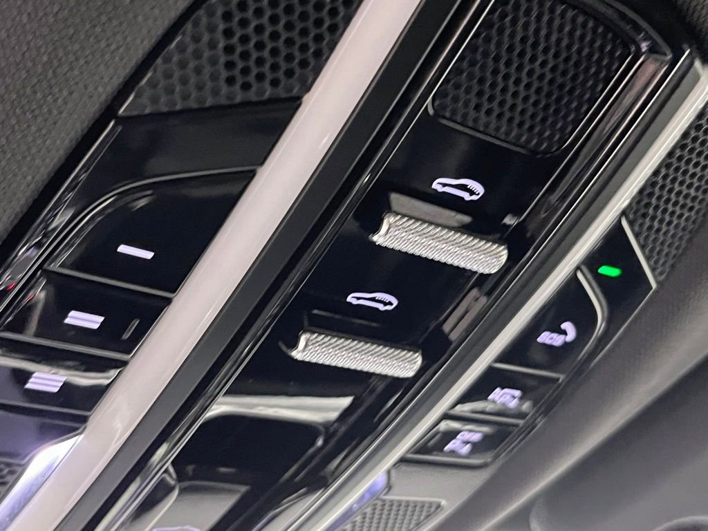 Used 2023 Porsche Panamera image 24