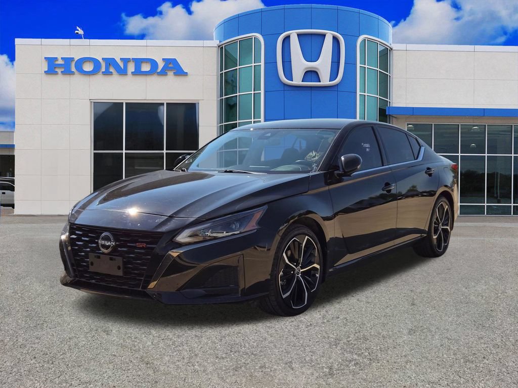 Used 2024 Nissan Altima 2.5 SR FWD image 6
