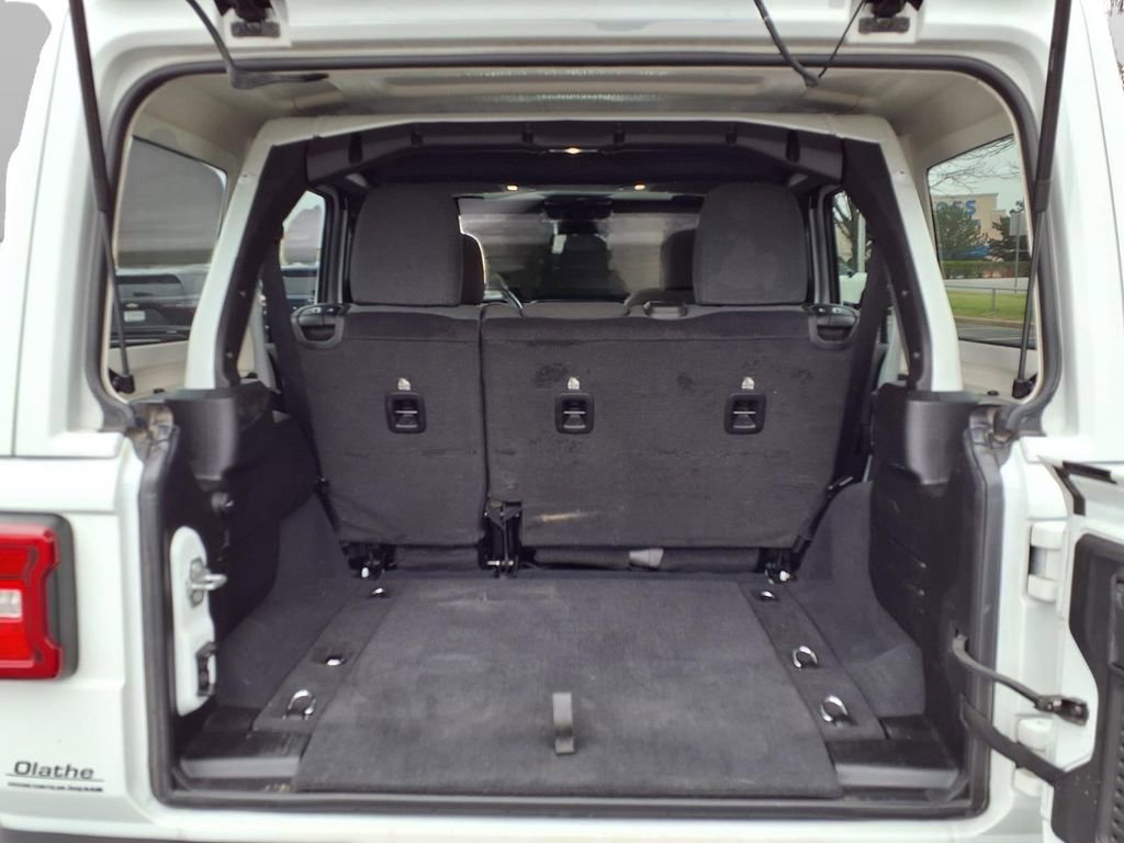 Used 2025 Jeep Wrangler Sahara image 24