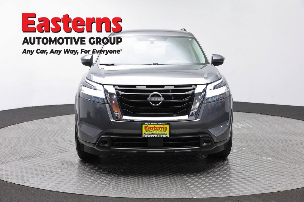 Used 2022 Nissan Pathfinder SV FWD image 2
