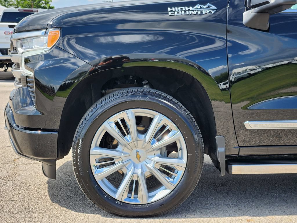 Certified 2025 Chevrolet Silverado 1500 High Country w/ High Country Premium Package AWD/4WD image 9