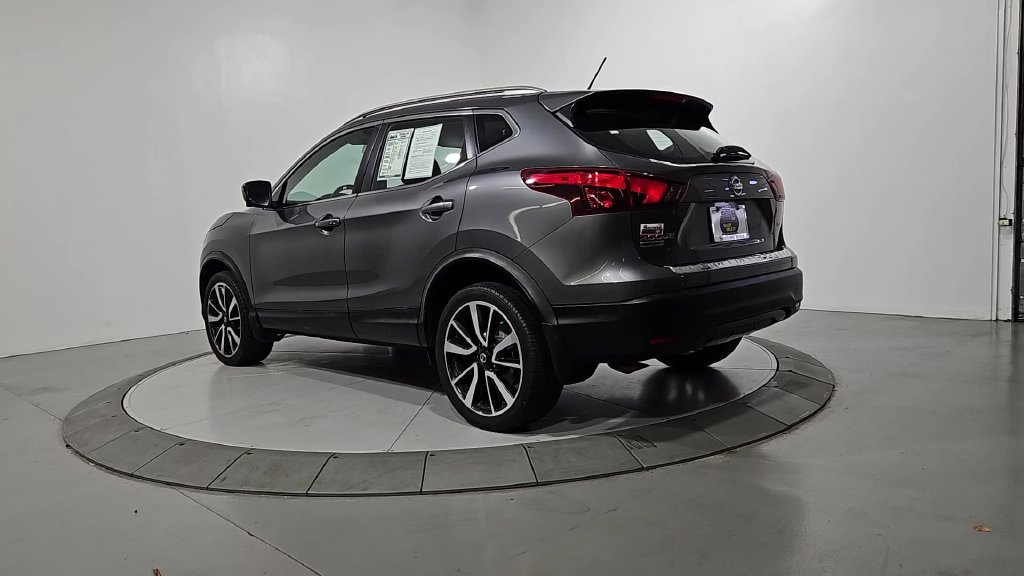 Used 2018 Nissan Rogue Sport SL FWD image 3