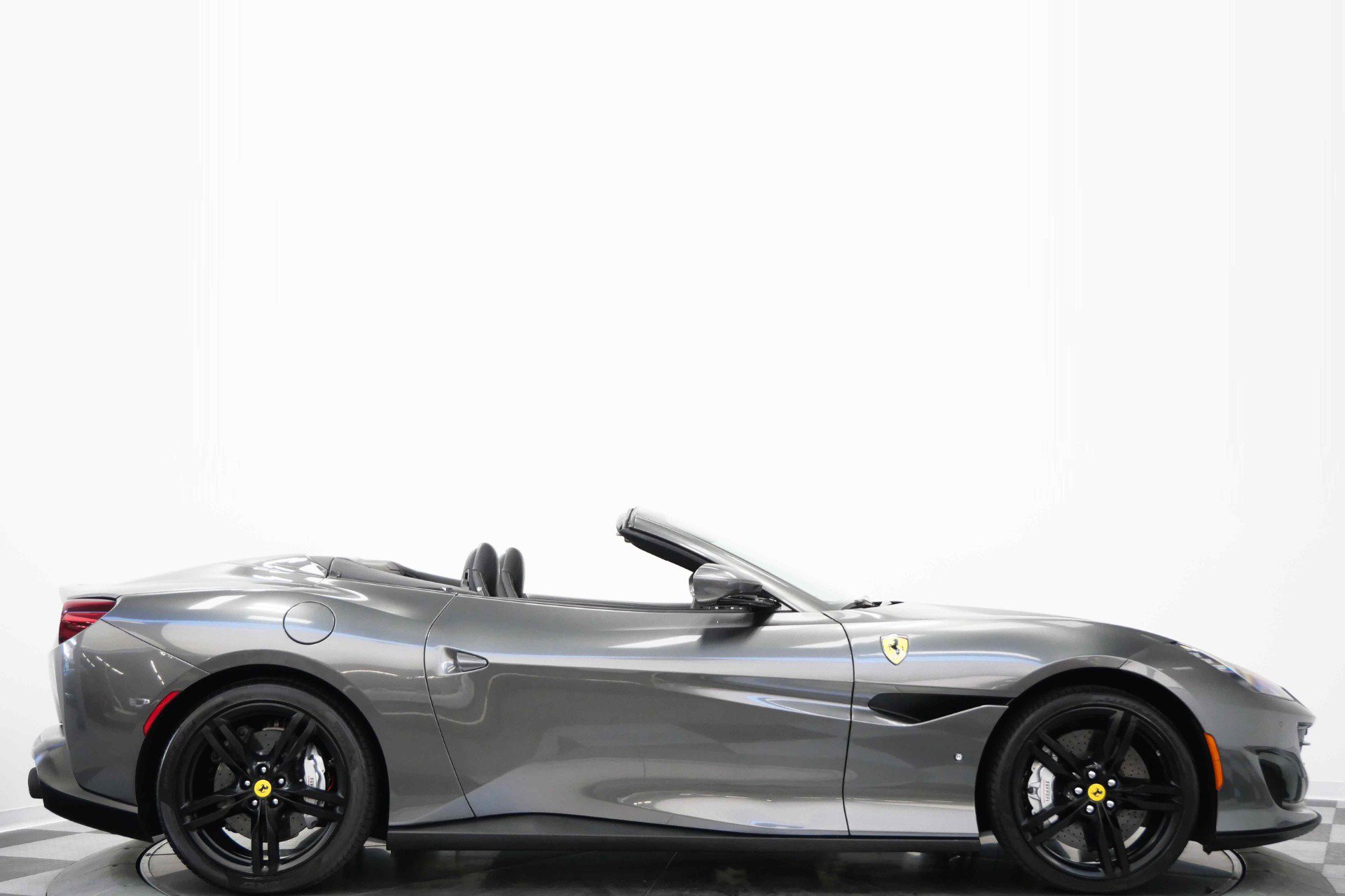 Used 2019 Ferrari Portofino RWD image 2