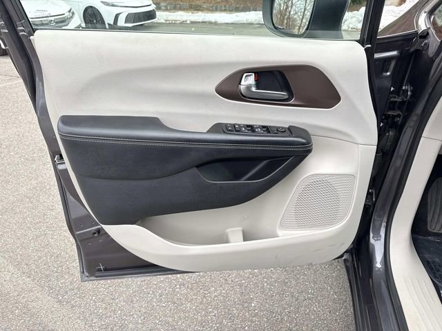 Used 2020 Chrysler Voyager LX w/ Cold Weather Group image 10