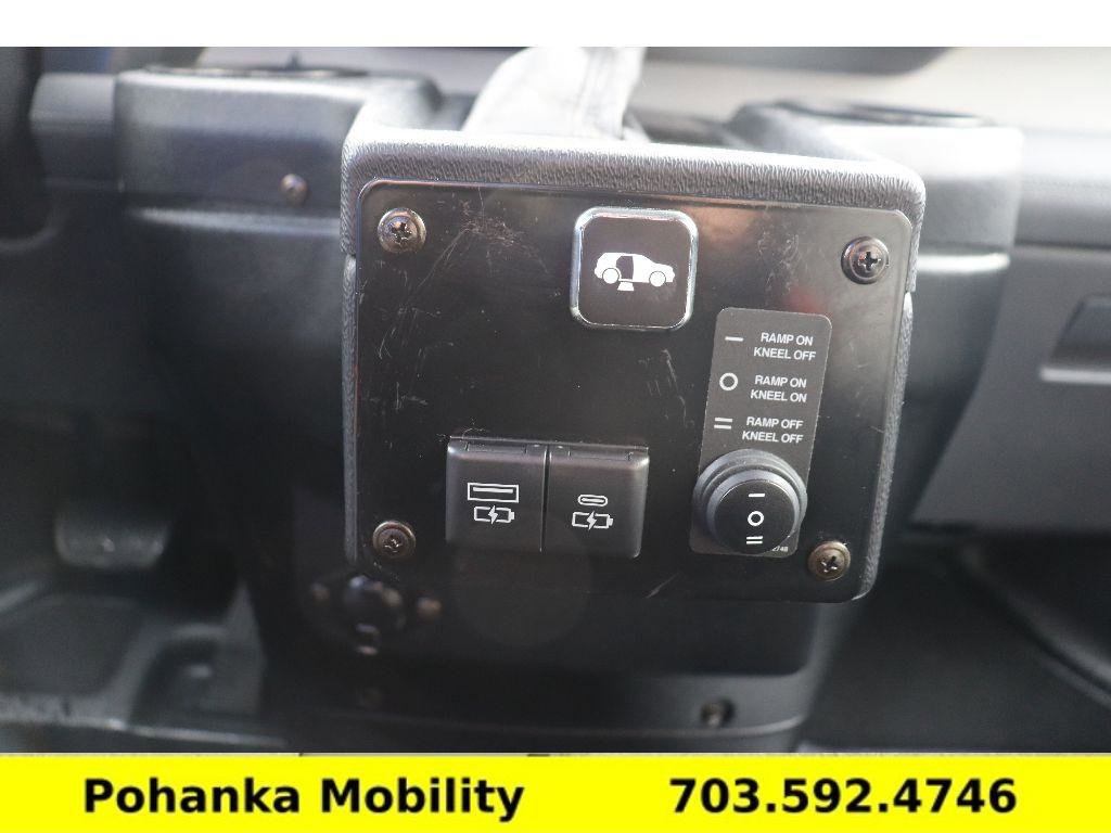 Used 2021 Toyota Sienna XLE w/ XLE Plus Package image 16