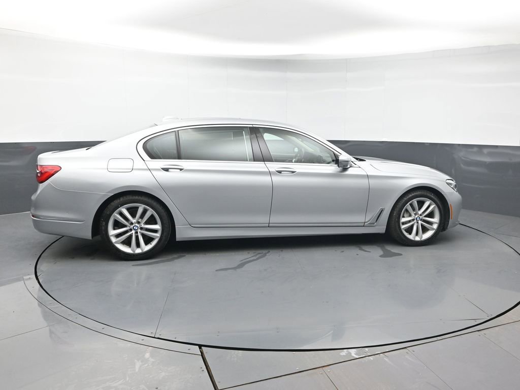 Used 2016 BMW 750i xDrive image 7