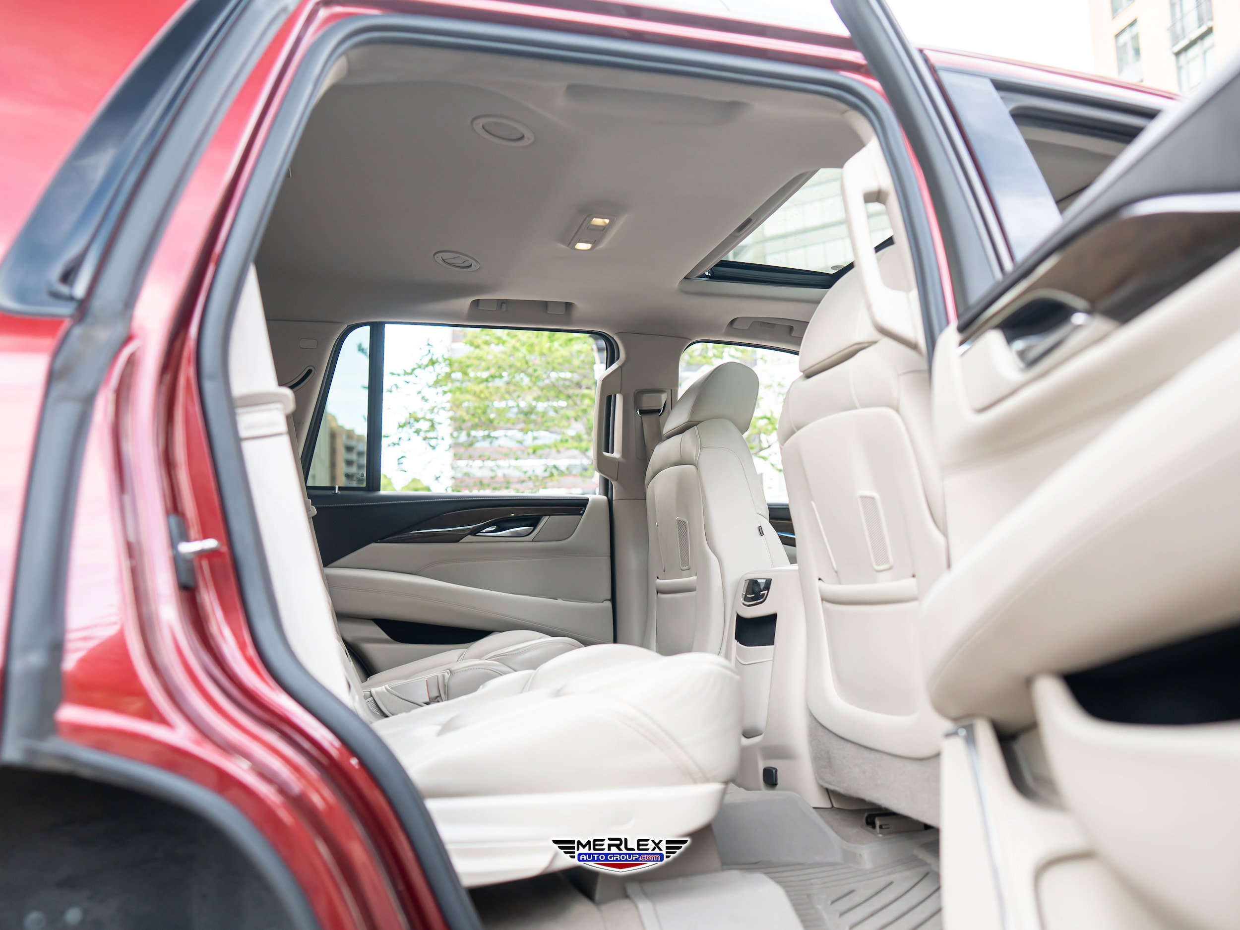 Used 2020 Cadillac Escalade Luxury w/ Escalade Sport Edition AWD/4WD image 19
