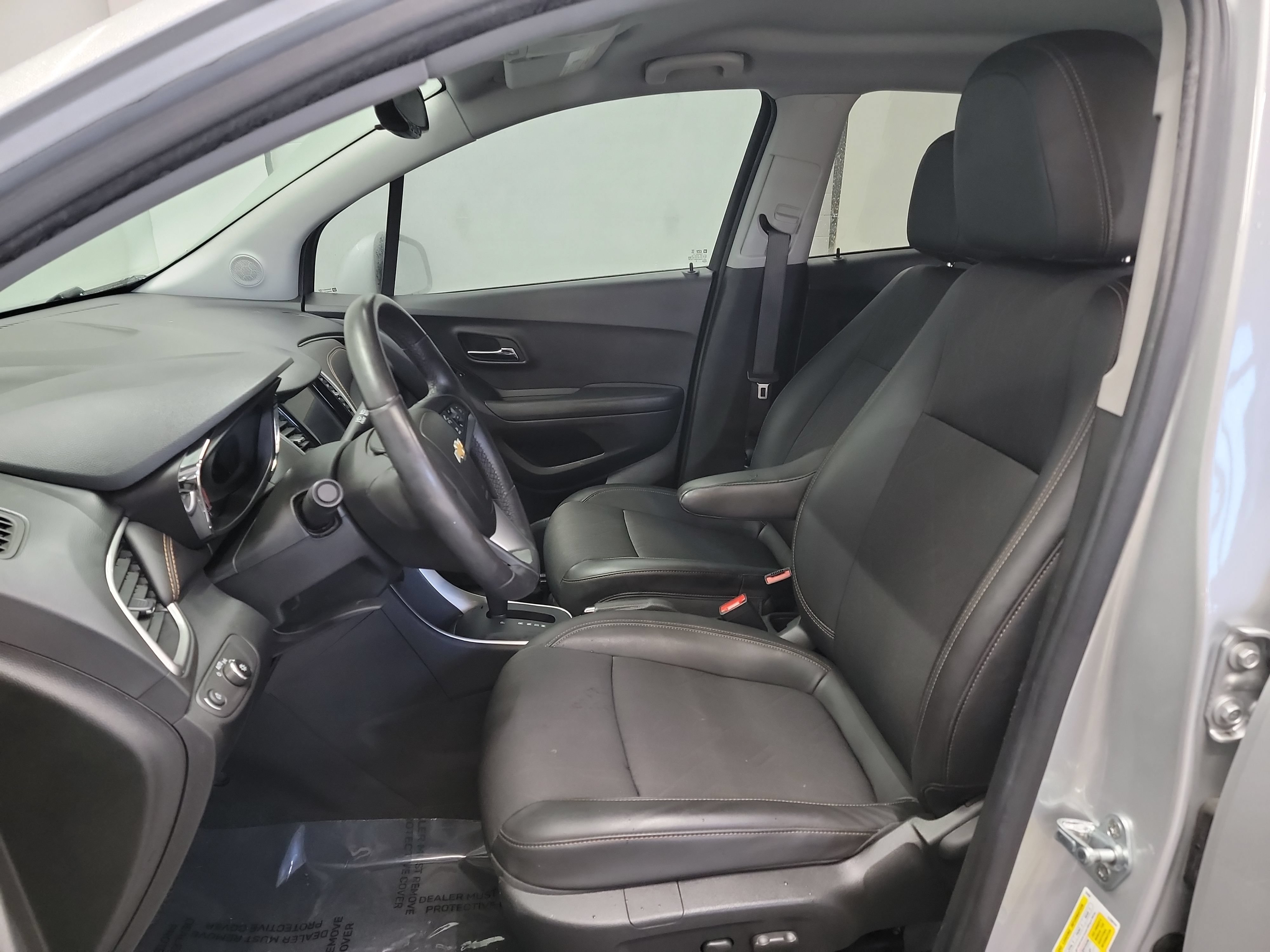 Used 2022 Chevrolet Trax LT w/ LT Convenience Package AWD/4WD image 12