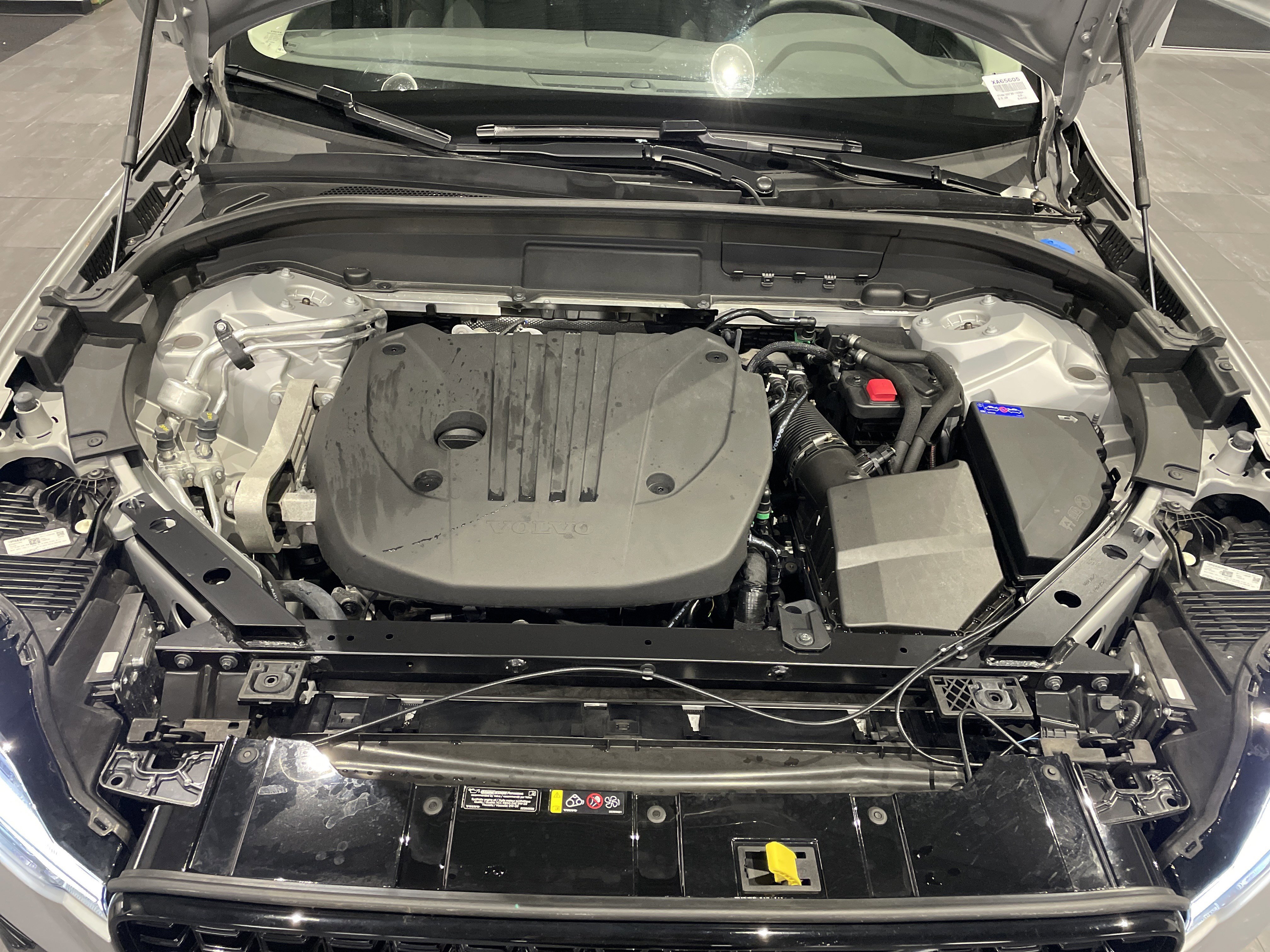 Used 2025 Volvo XC60 B5 Plus image 40