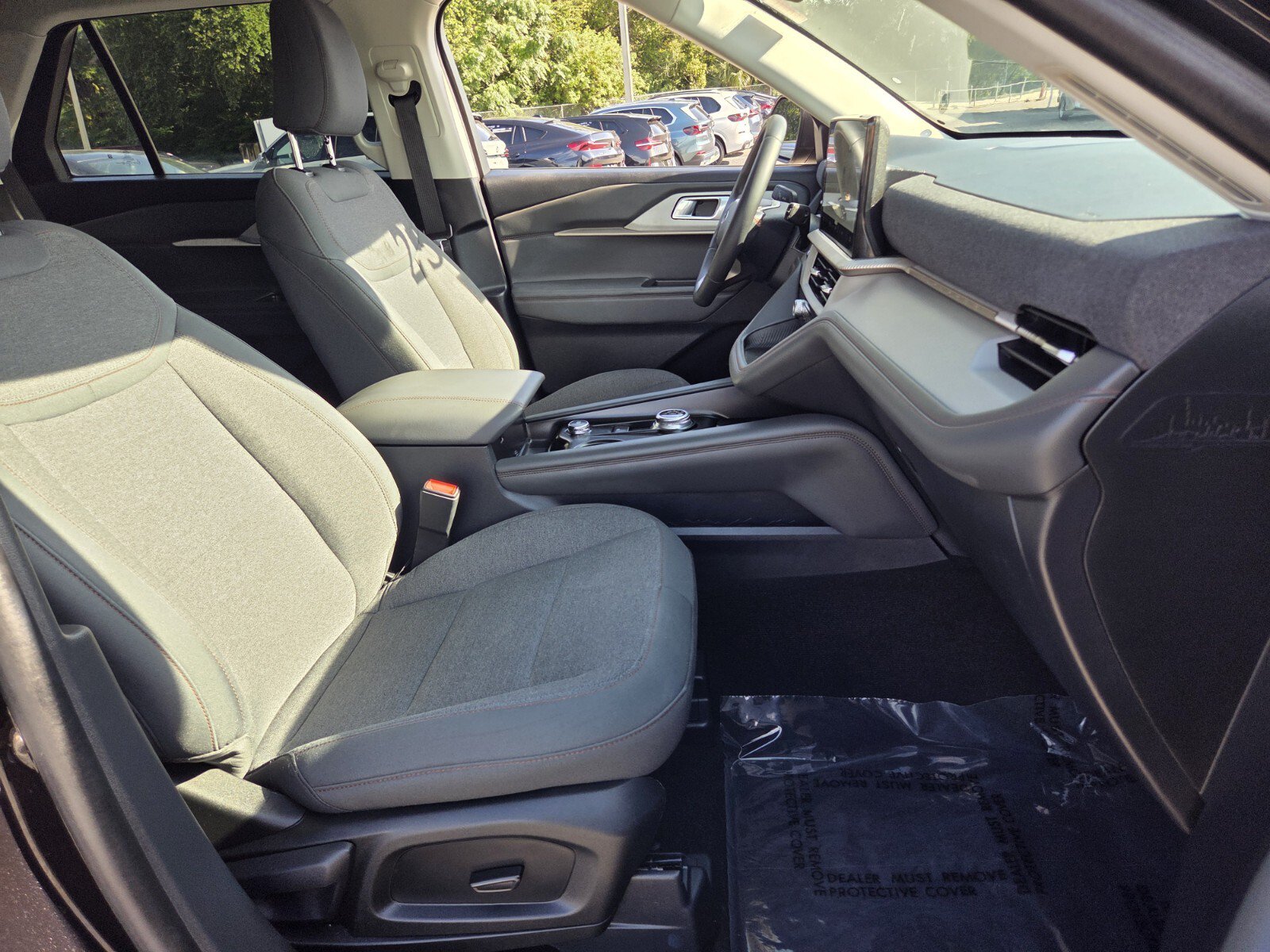 Used 2025 Ford Explorer Active RWD image 17