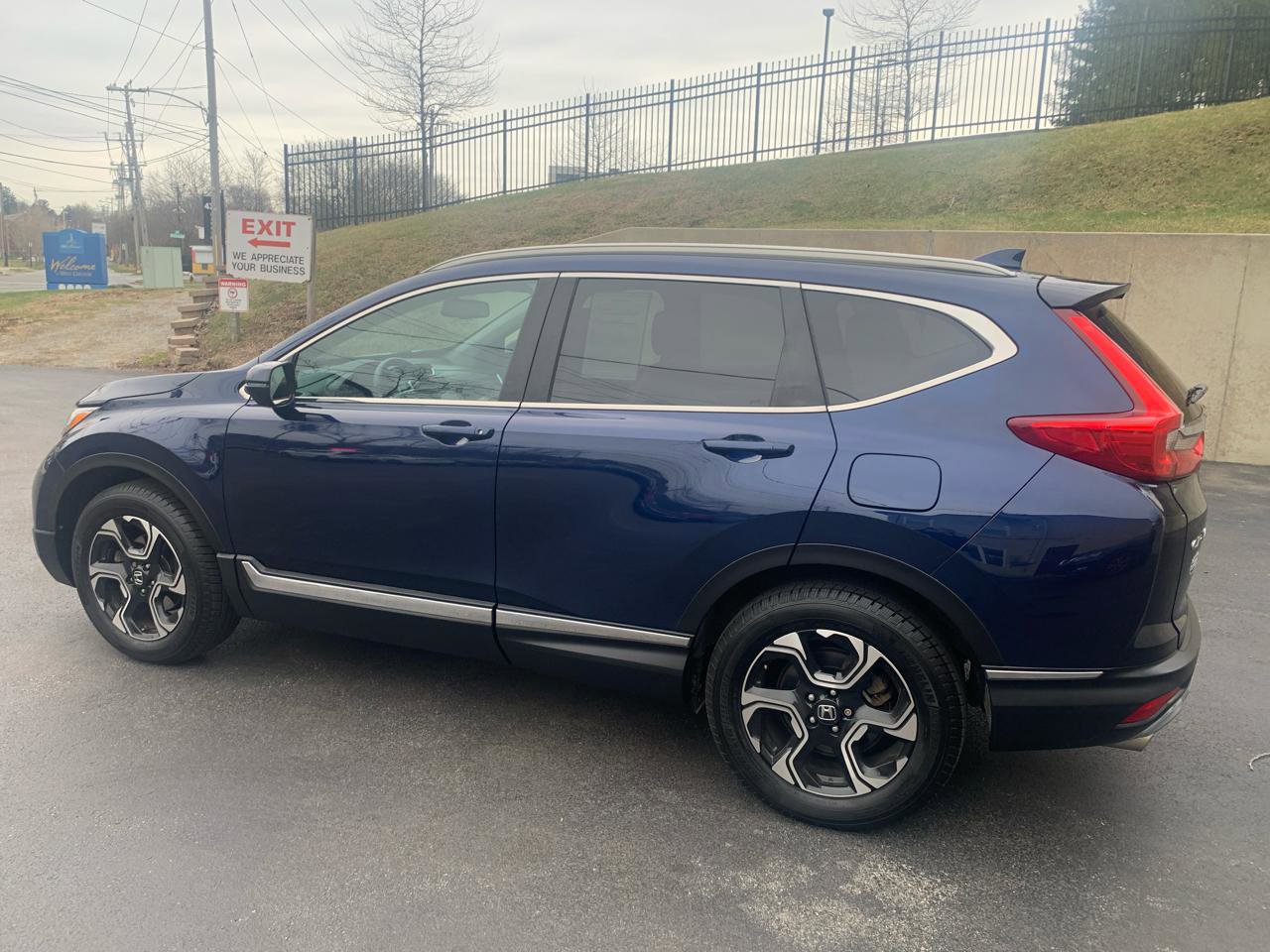 Used 2017 Honda CR-V Touring image 3