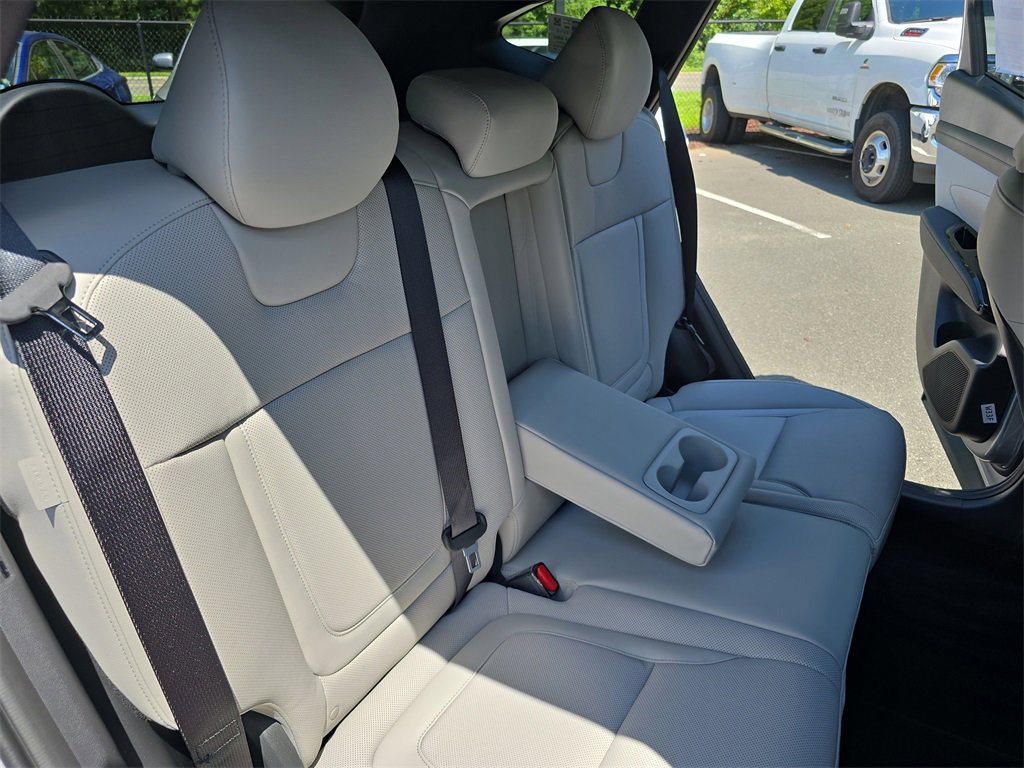 New 2025 Hyundai Tucson Limited image 11