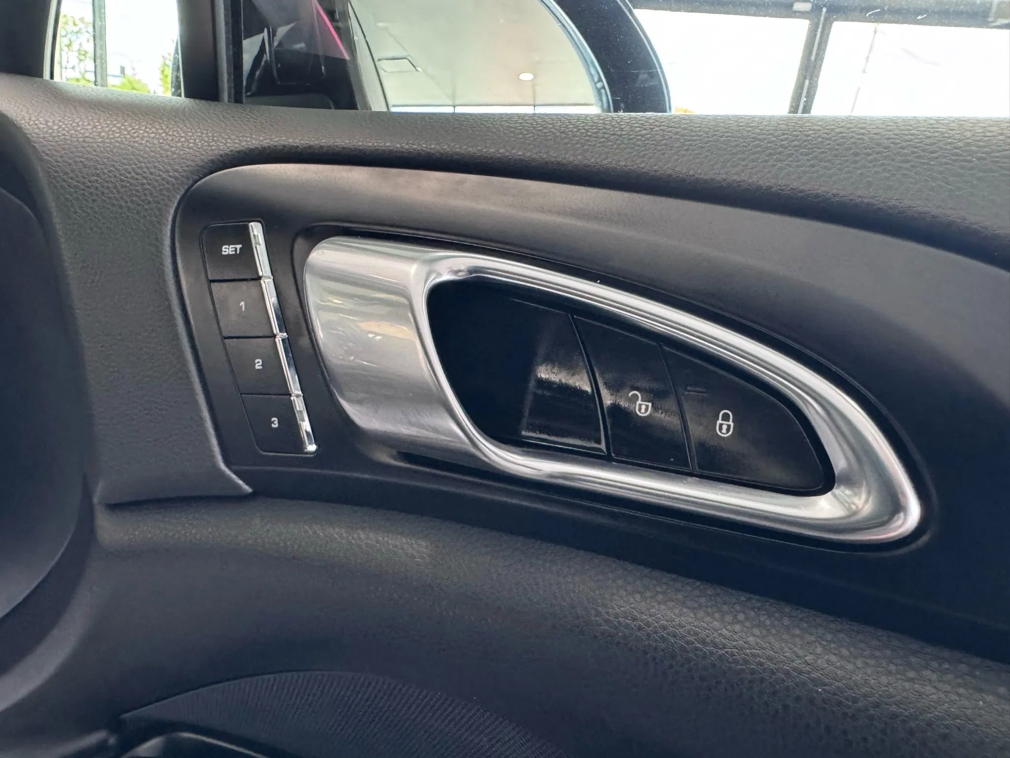 Used 2018 Porsche Cayenne Platinum Edition image 14