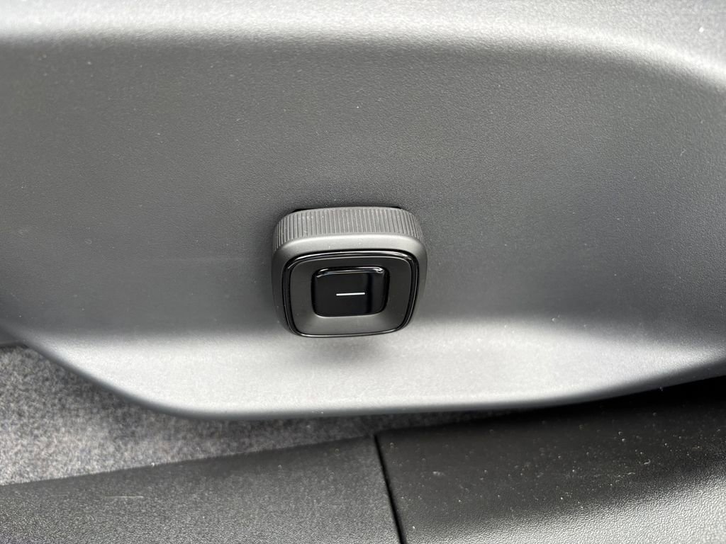 New 2026 Volvo EX30 Cross Country Ultra image 12