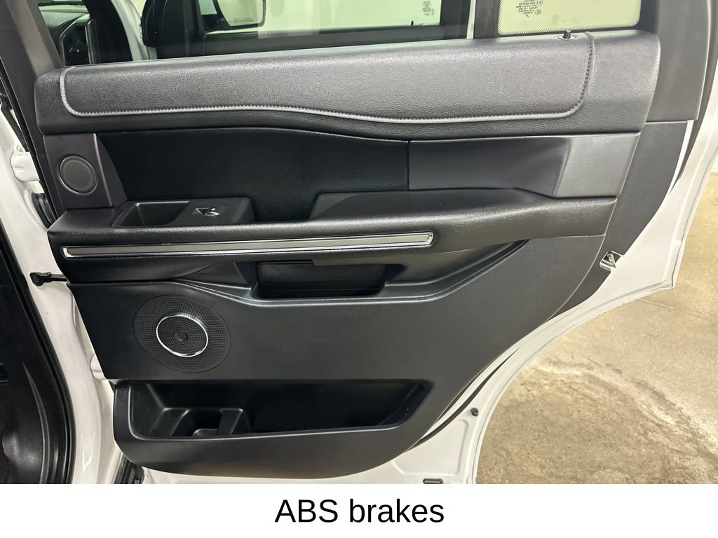 Used 2019 Ford Expedition XLT w/ Equipment Group 202A AWD/4WD image 27