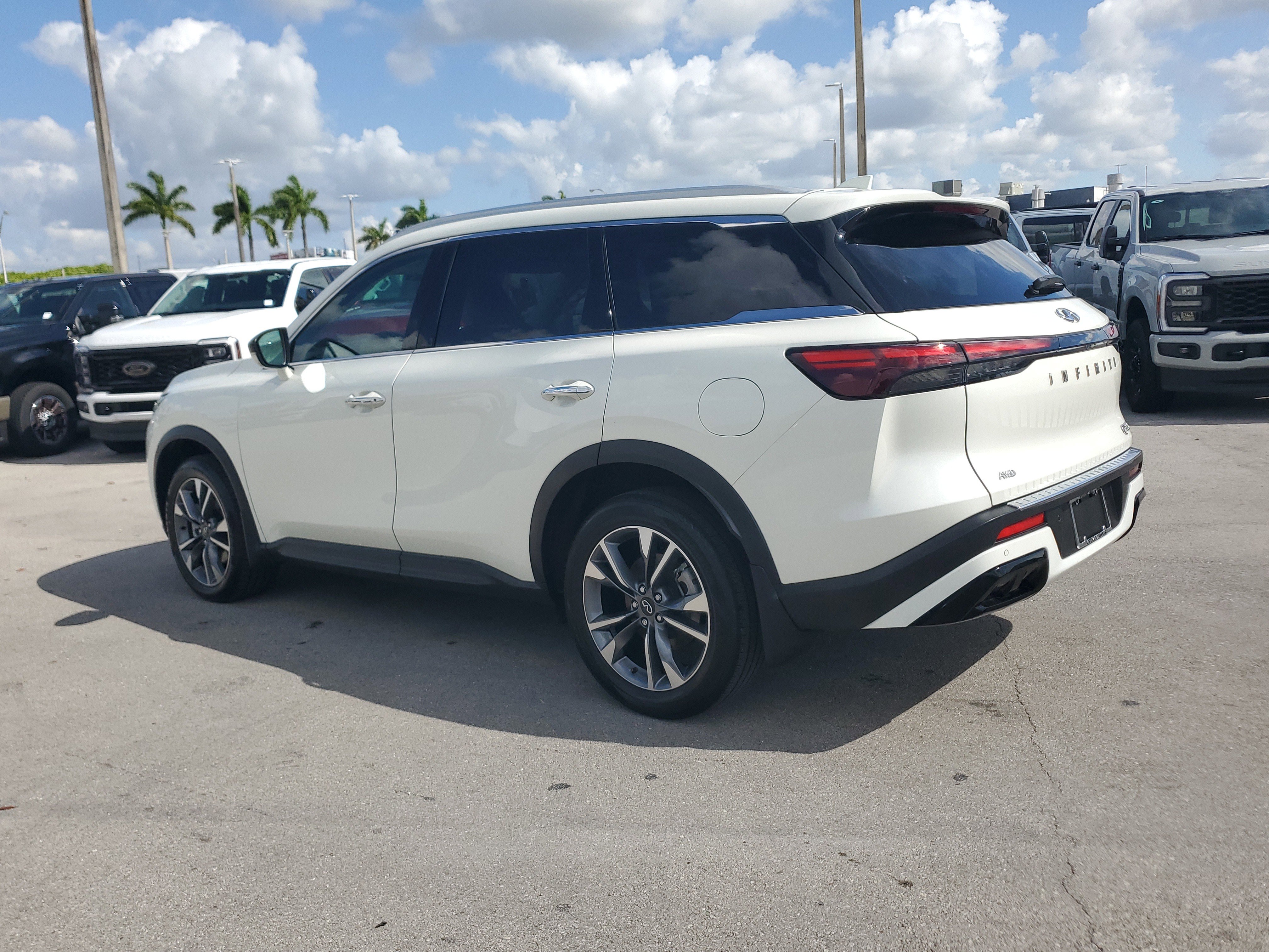 Used 2023 INFINITI QX60 Luxe AWD/4WD image 7