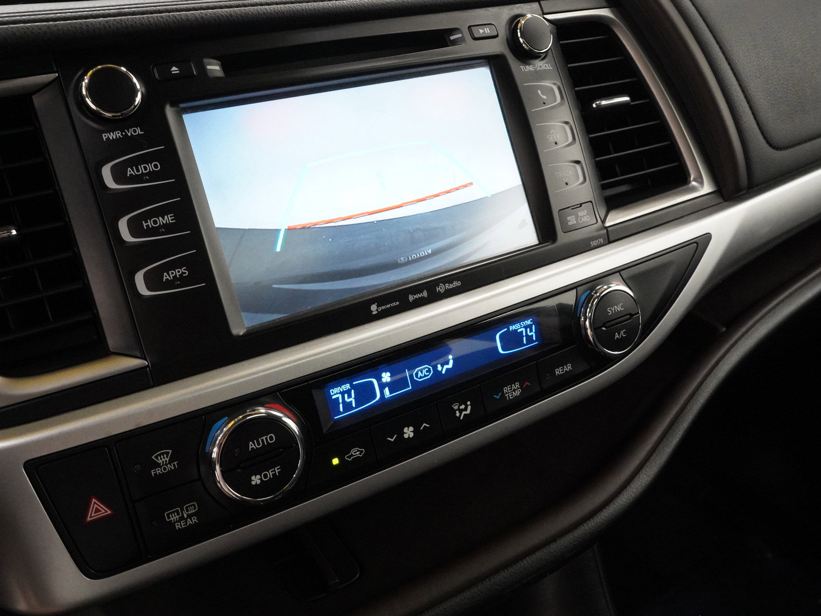 Used 2017 Toyota Highlander XLE image 25