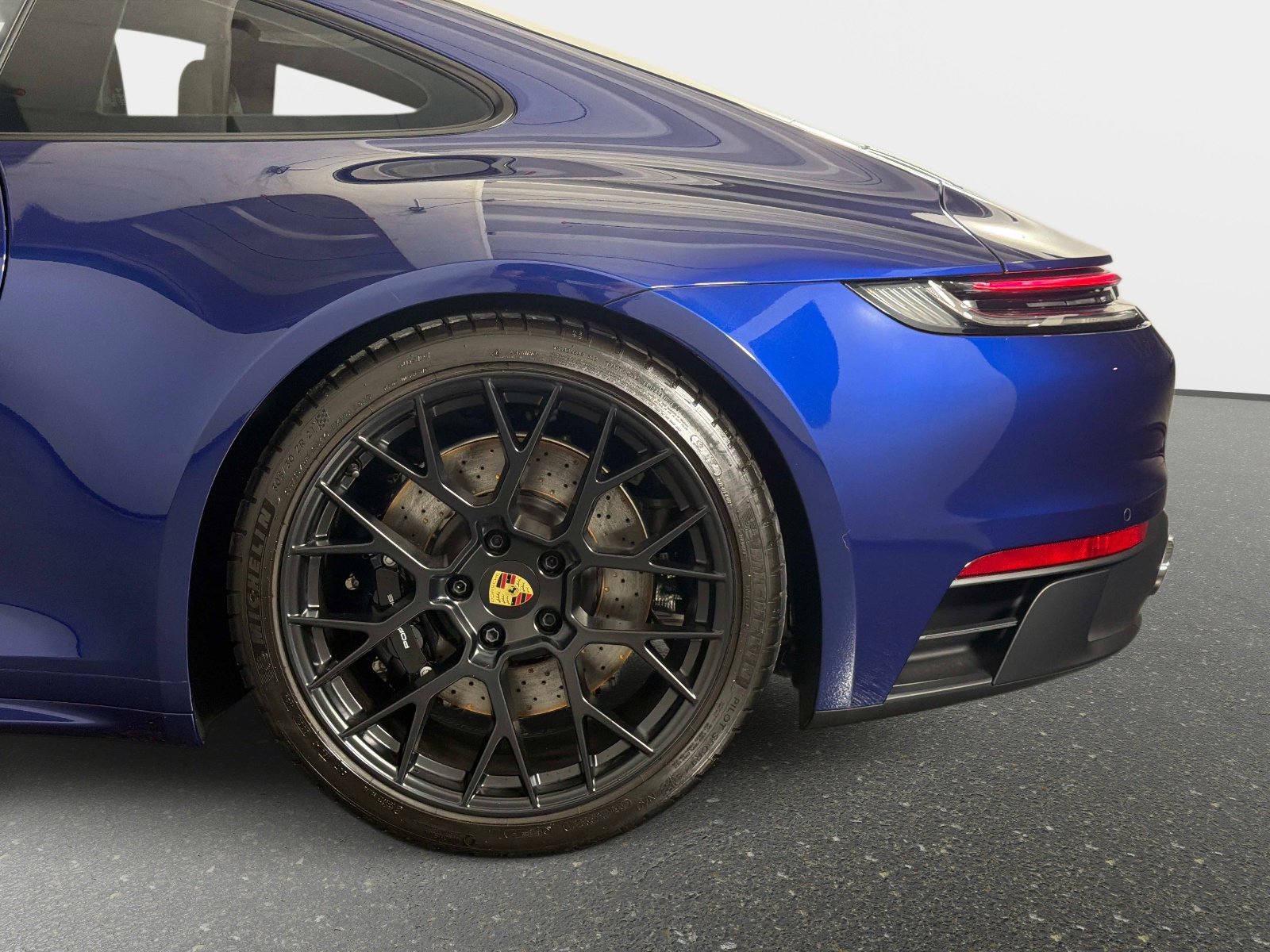 Used 2024 Porsche 911 Carrera 4 GTS AWD/4WD image 15
