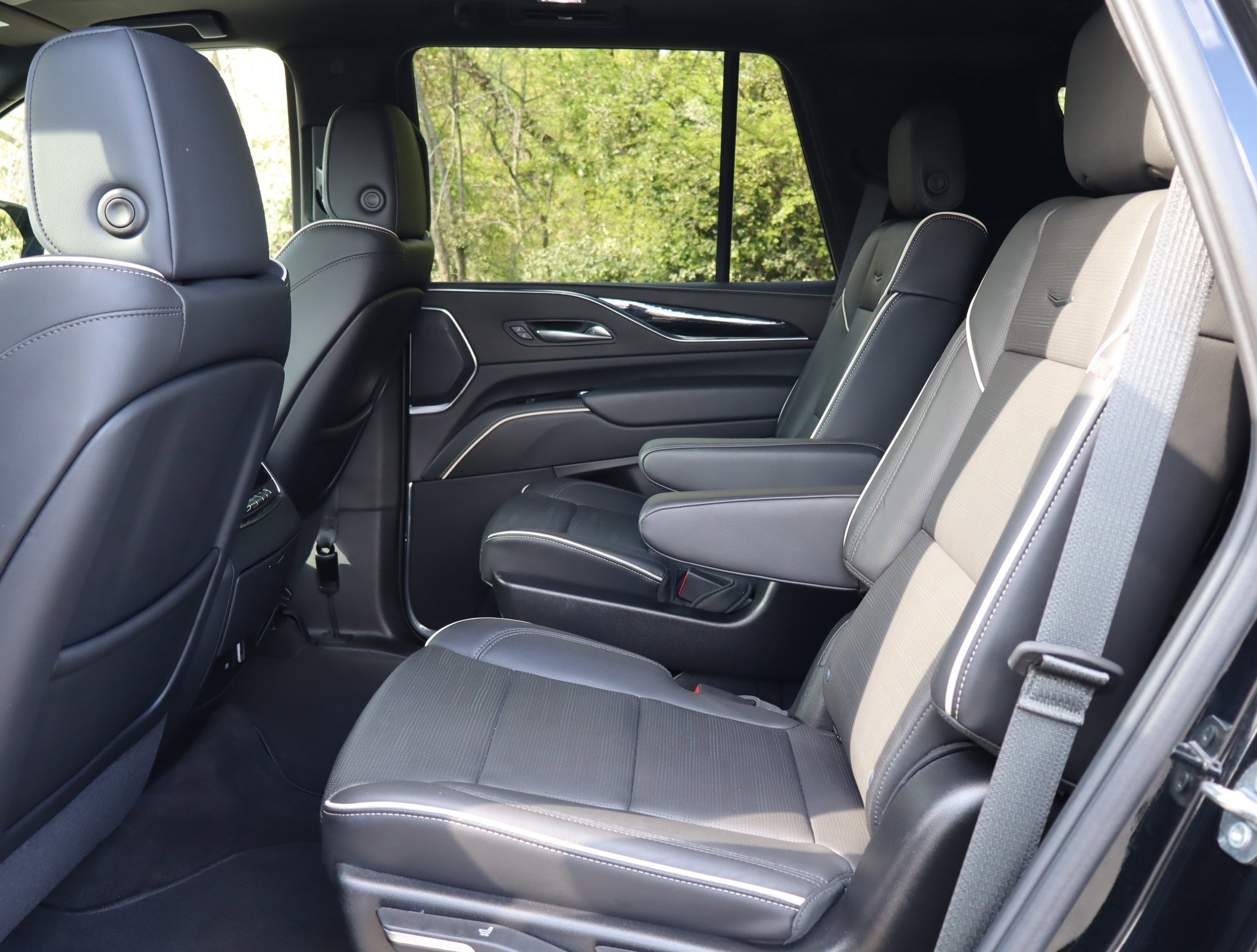 Used 2024 Cadillac Escalade Sport AWD/4WD image 37