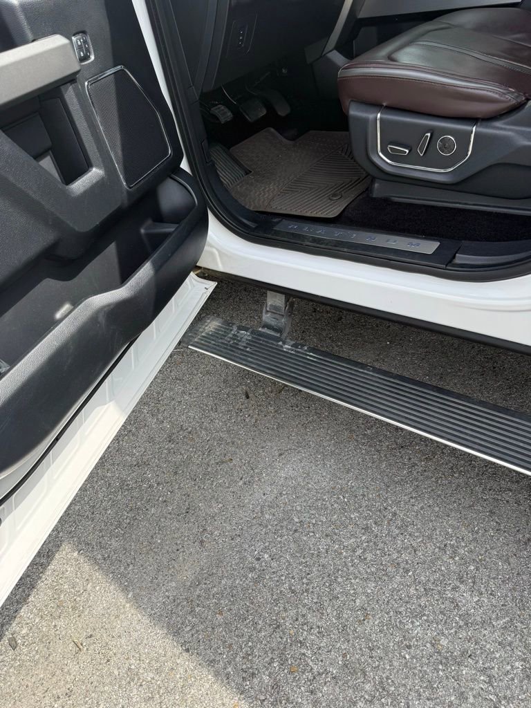 Used 2016 Ford F150 Platinum w/ Equipment Group 701A Luxury image 19