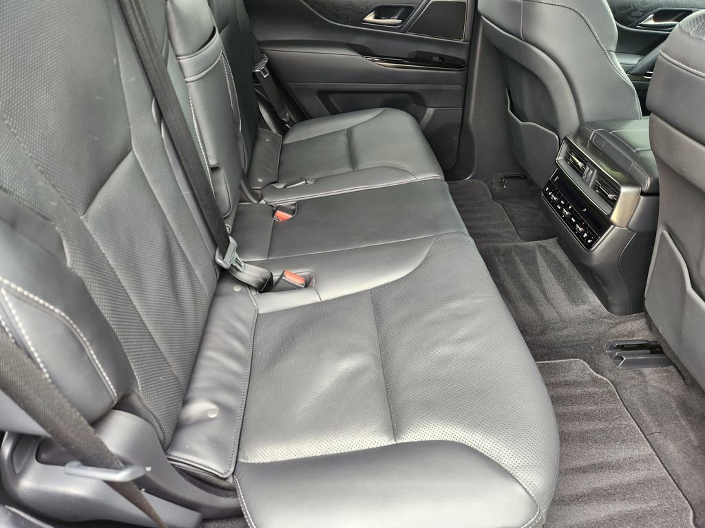 Used 2023 Lexus LX 600 4WD w/ Interior Upgrade Package image 33