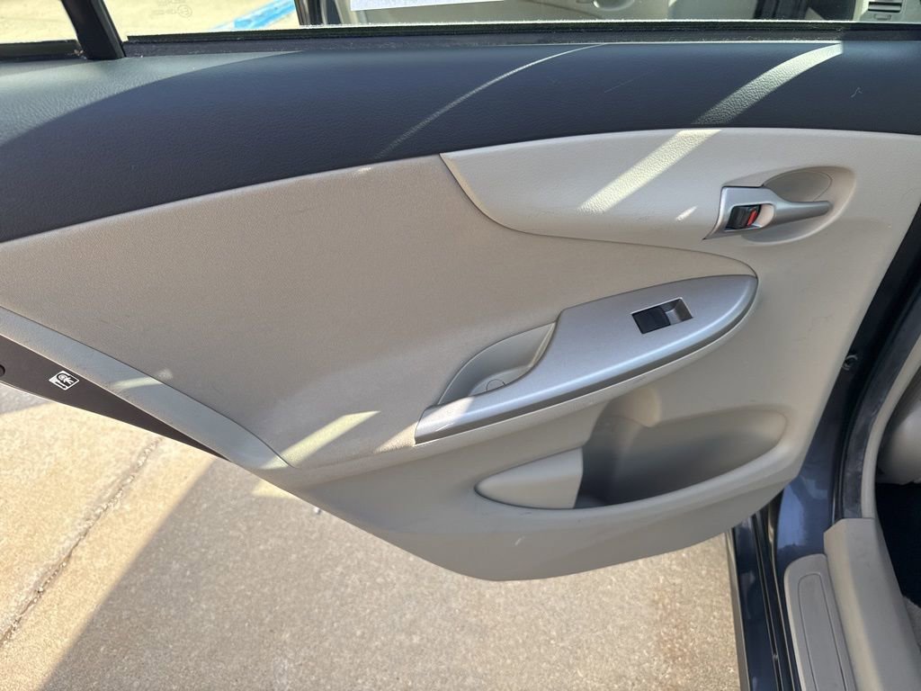 Used 2013 Toyota Corolla LE FWD image 9