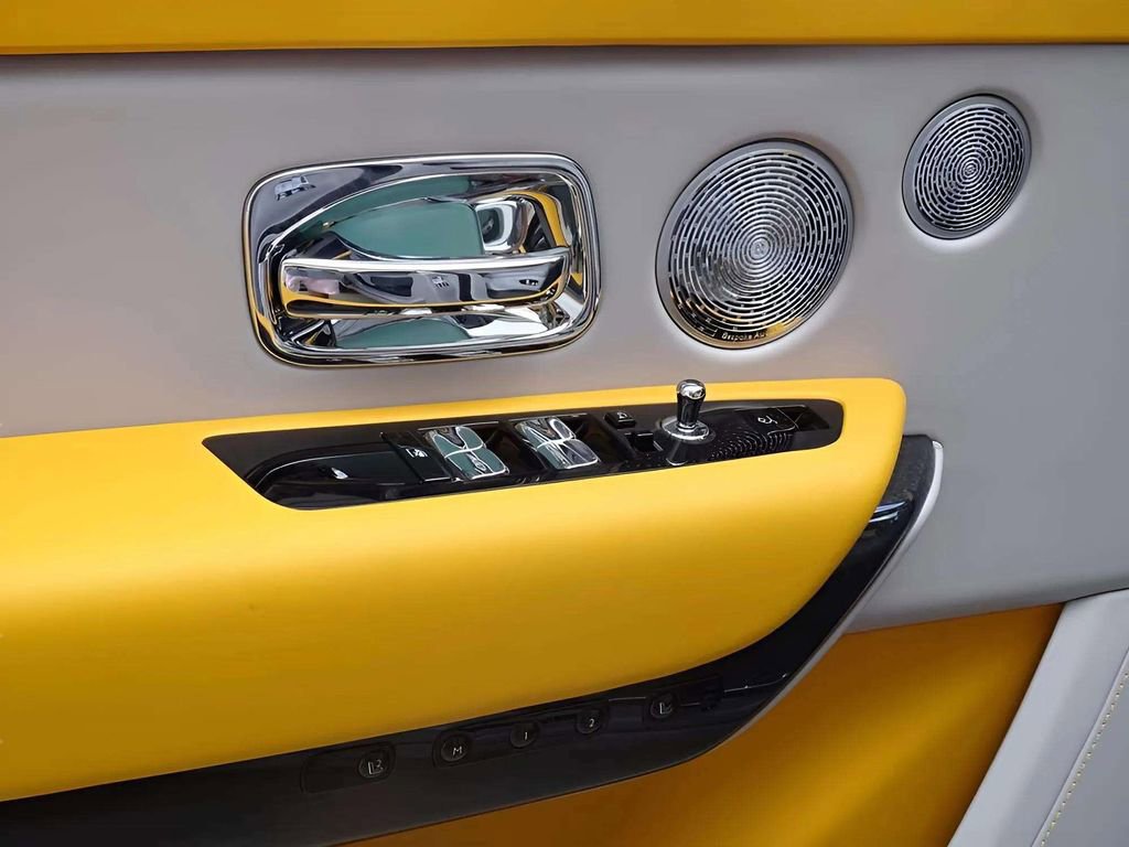 New 2025 Rolls-Royce Cullinan Black Badge image 16