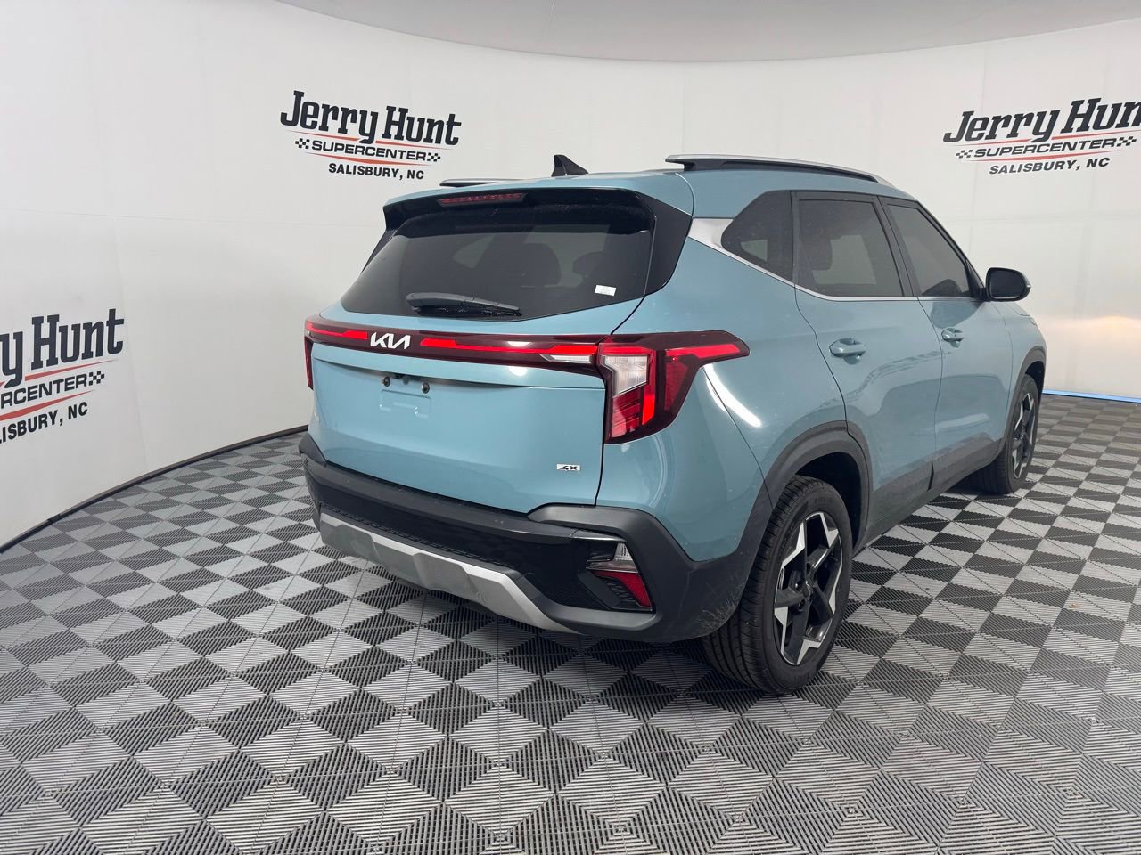 Used 2024 Kia Seltos EX image 9