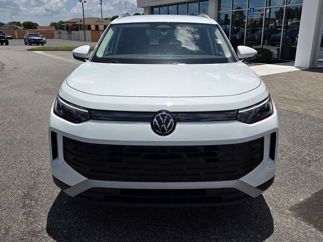 Certified 2025 Volkswagen Tiguan SE FWD image 2