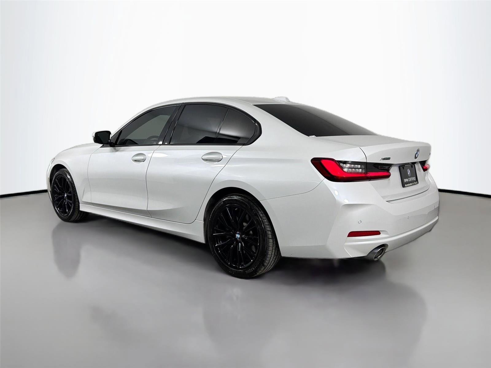 Certified 2023 BMW 330i xDrive Sedan AWD/4WD image 7