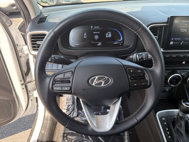 Certified 2025 Hyundai Venue SEL FWD image 26