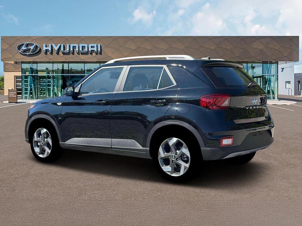 New 2026 Hyundai Venue SEL FWD image 4