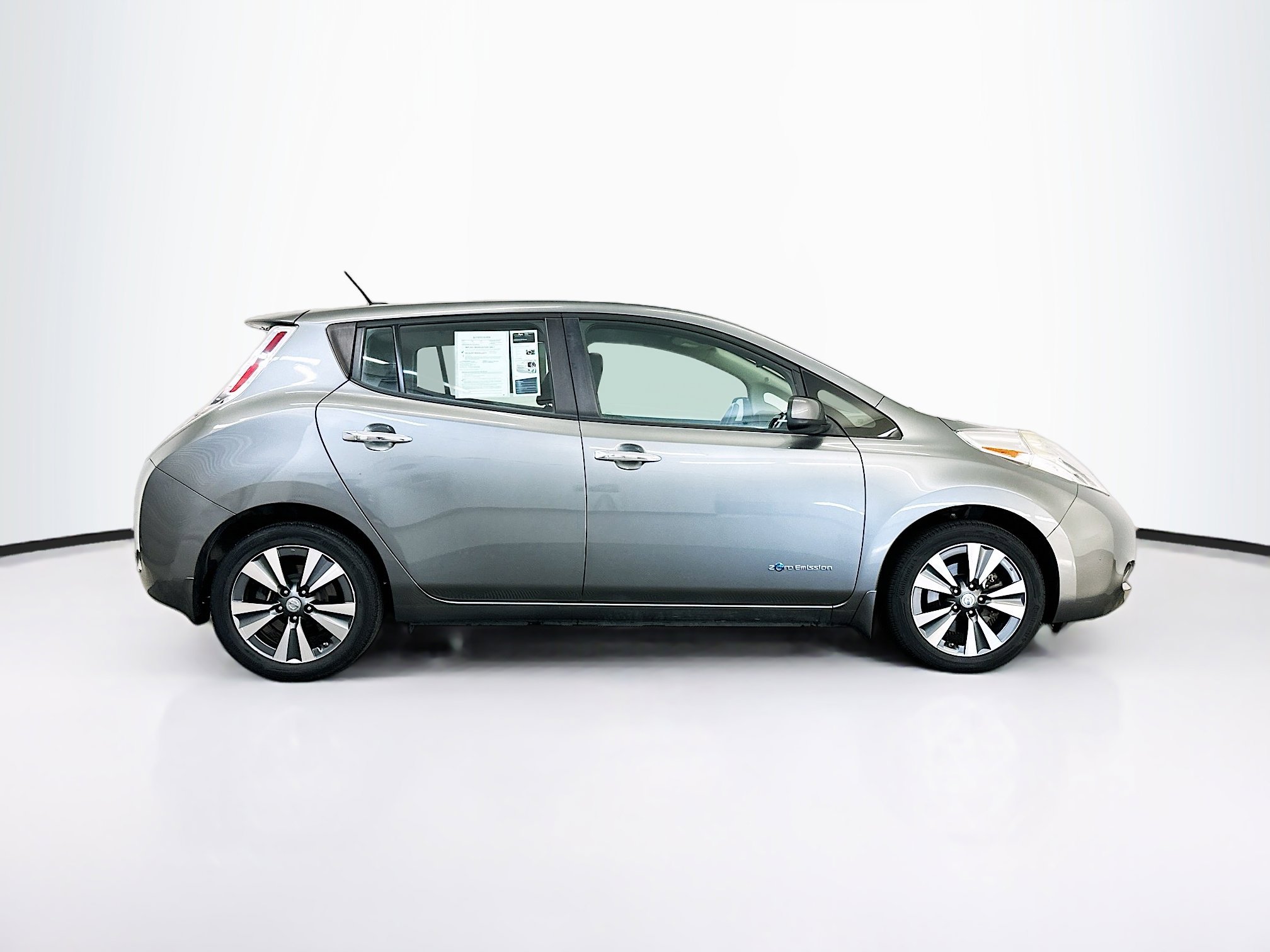Used 2015 Nissan Leaf SV w/ LED & Quick Charge Package FWD image 10