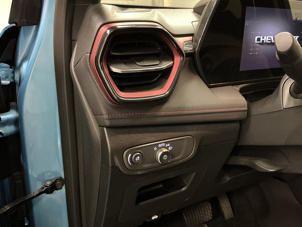 Used 2025 Chevrolet TrailBlazer RS w/ Convenience Package FWD image 11