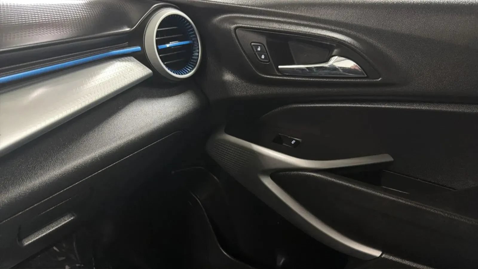 Used 2025 Chevrolet Trax LS FWD image 16