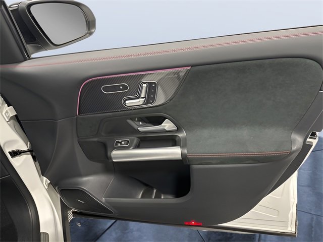 Used 2025 Mercedes-Benz GLA 250 4MATIC image 31