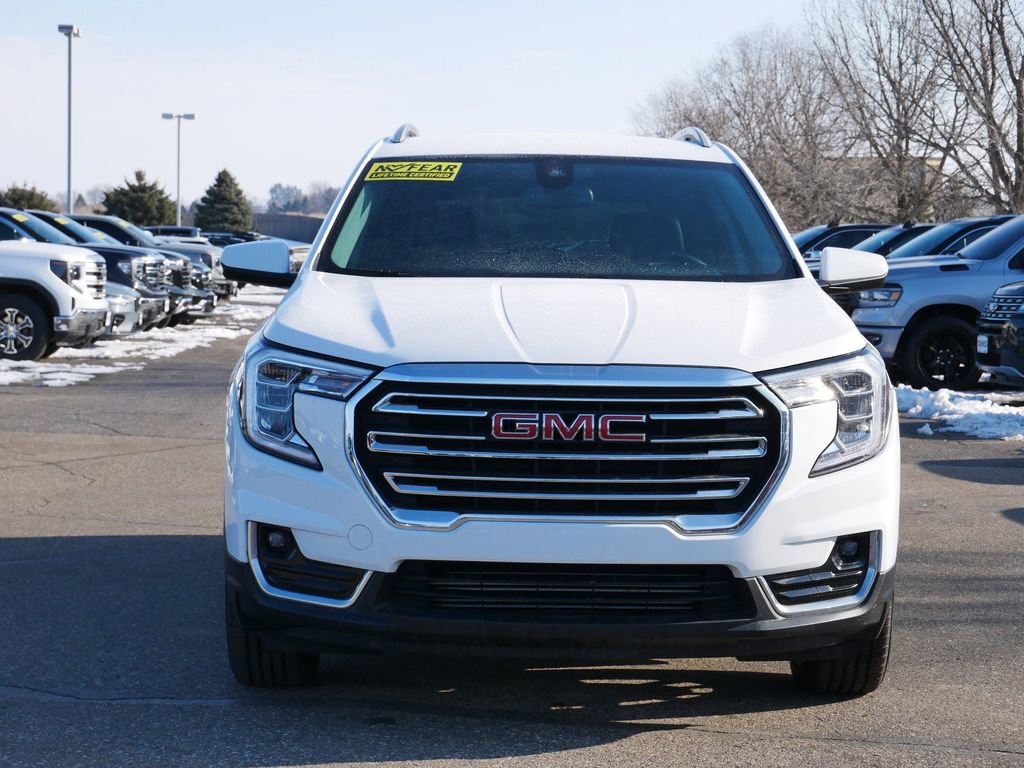 Used 2024 GMC Terrain SLT image 2