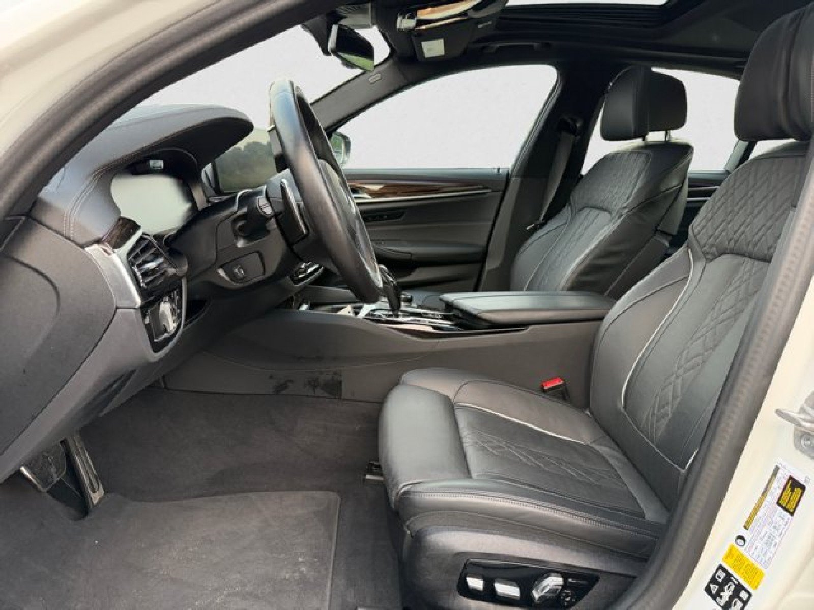 Used 2023 BMW M550i xDrive w/ Executive Package AWD/4WD image 10
