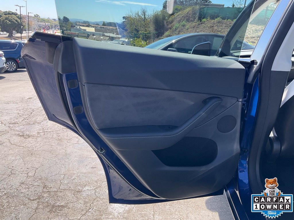 Used 2024 Tesla Model Y Performance AWD/4WD image 32