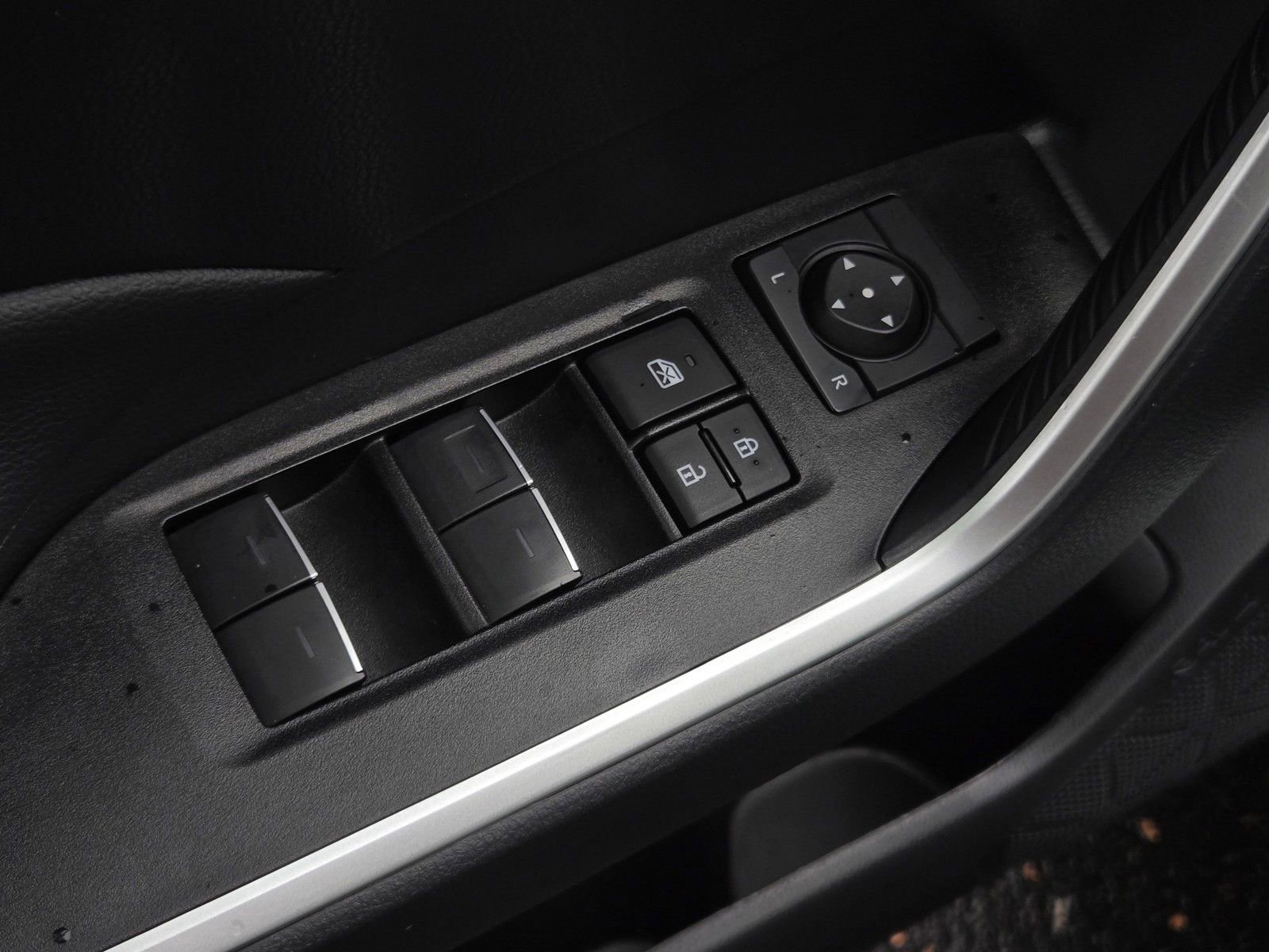 Certified 2025 Toyota RAV4 XLE w/ Convenience Package image 10