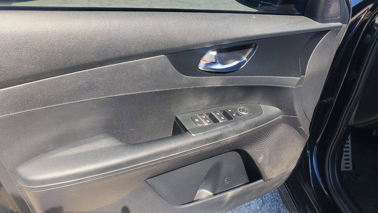 Used 2022 Kia Forte GT-Line image 9