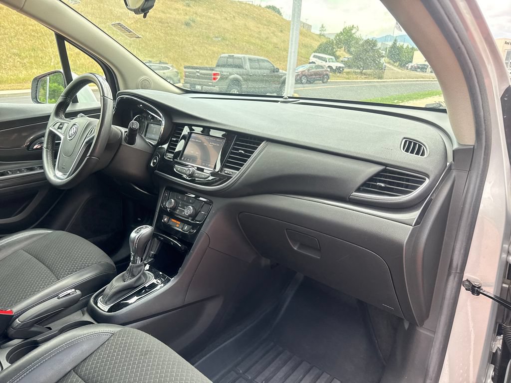 Used 2022 Buick Encore Preferred w/ Safety Package II AWD/4WD image 31