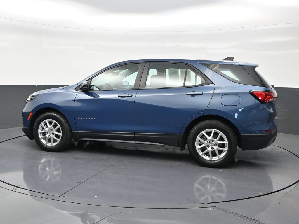 Used 2024 Chevrolet Equinox LS FWD image 2