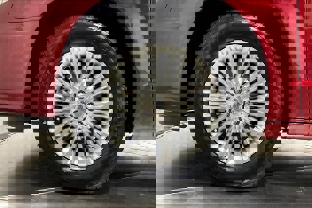 Used 2012 Chrysler Town & Country Limited w/ Luxury Group image 9