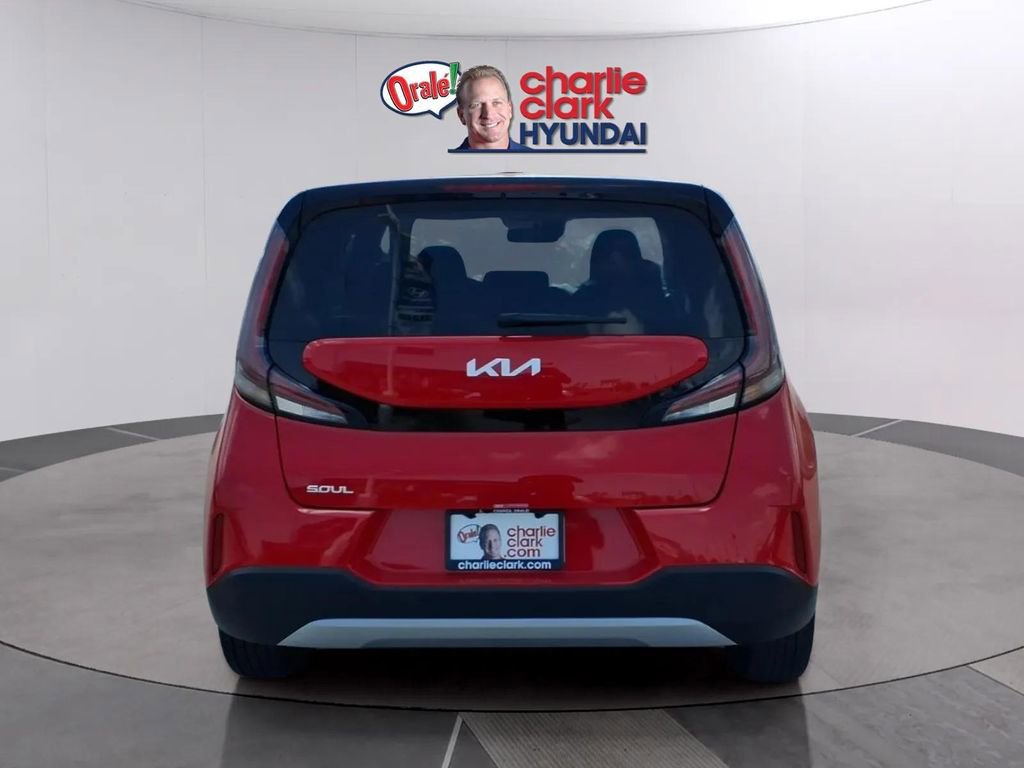 Used 2025 Kia Soul LX w/ LX Technology Package FWD image 4
