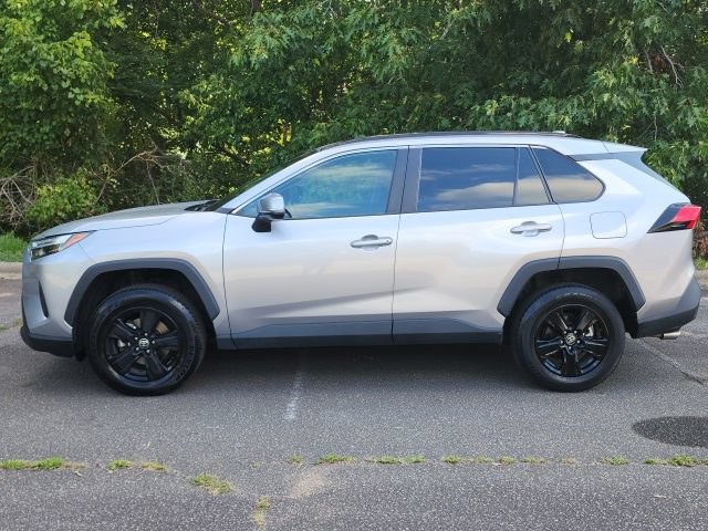 Used 2023 Toyota RAV4 XLE AWD/4WD image 2