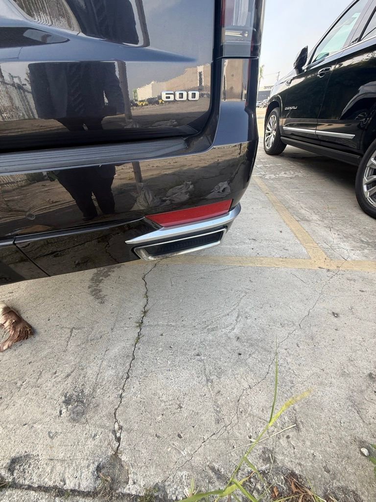 Used 2023 Cadillac Escalade Premium Luxury w/ Performance Package image 18