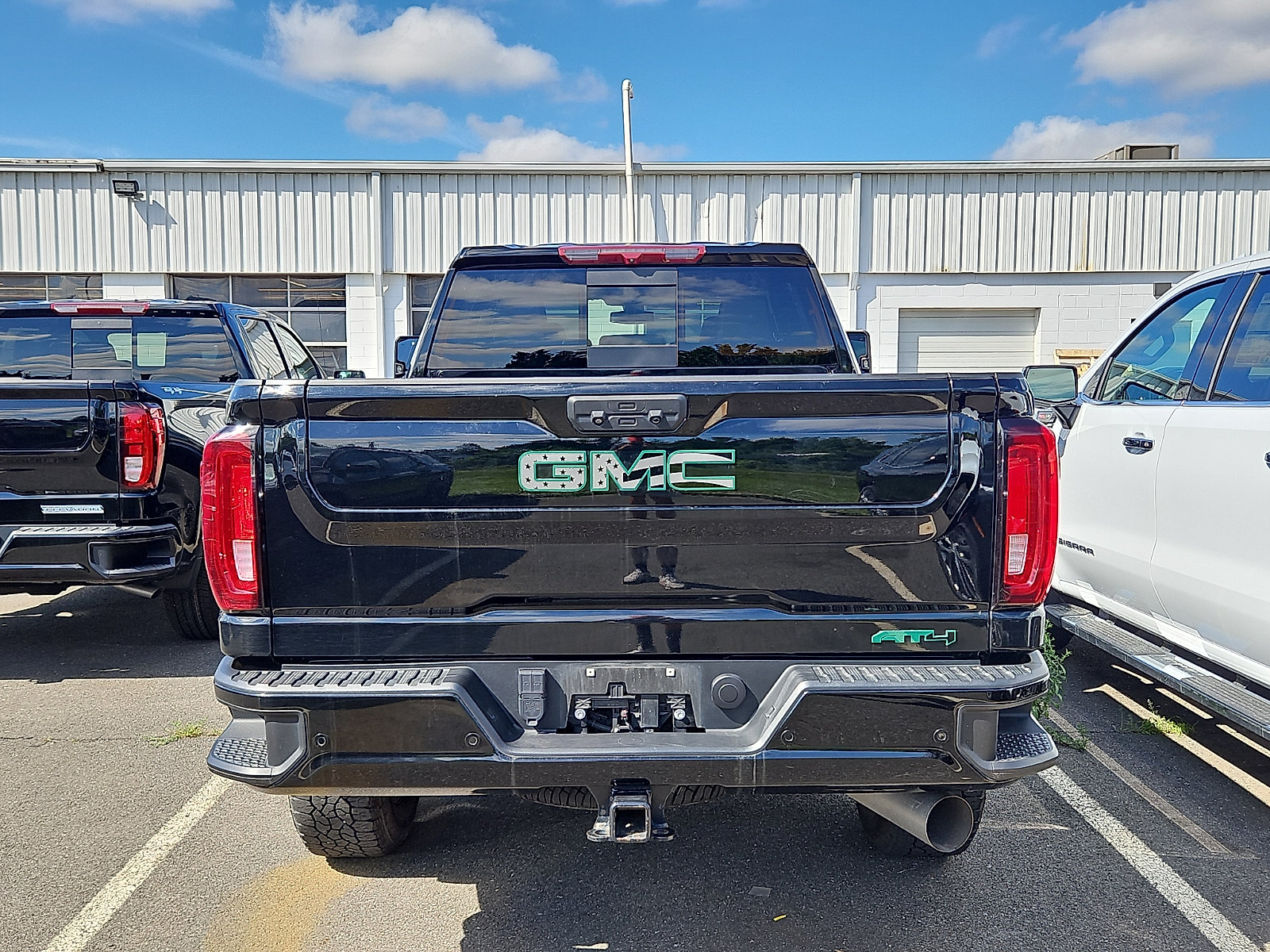 Used 2023 GMC Sierra 2500 AT4 w/ AT4 Preferred Package AWD/4WD image 7