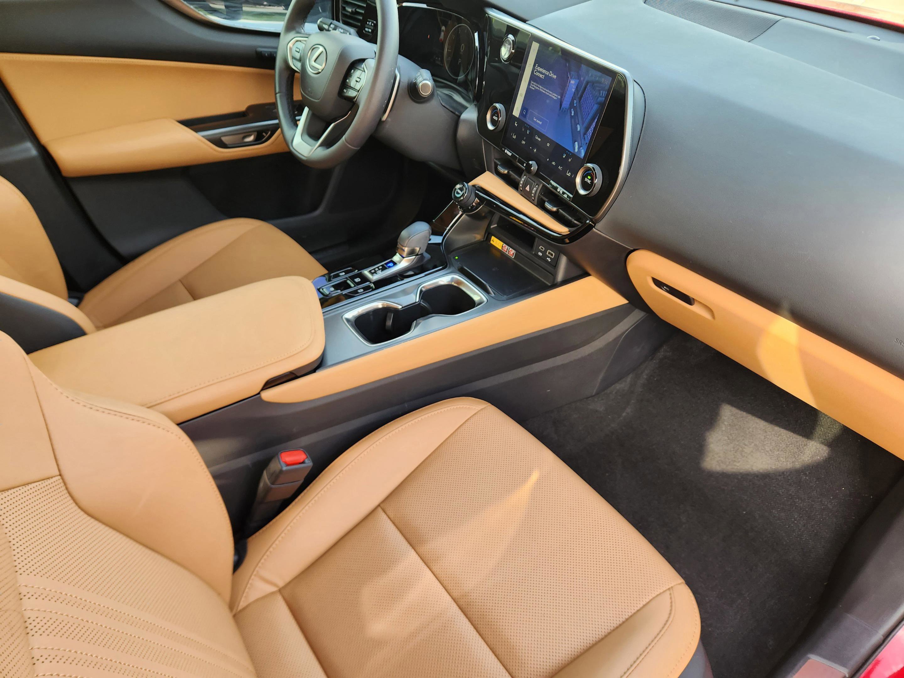 Used 2025 Lexus NX 250 FWD w/ Towing Package (2000 Lbs) image 16